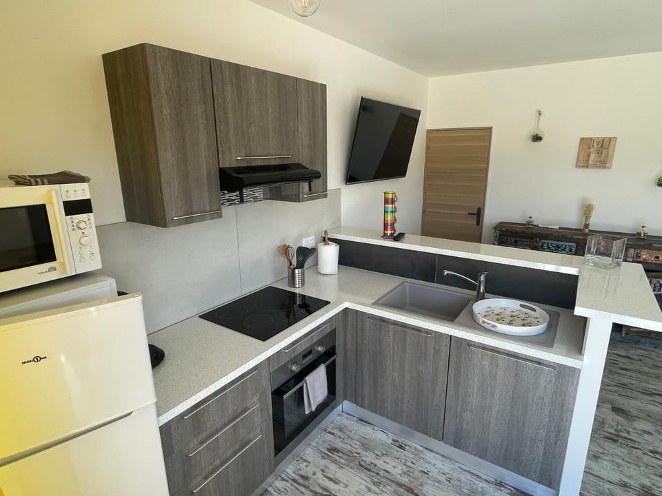 ( Mine de rien ) House in French Riviera