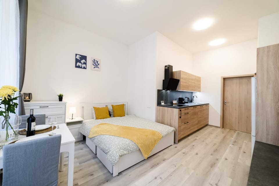 Bed, Kitchen or kitchenette, Photo of the whole room, Seating area