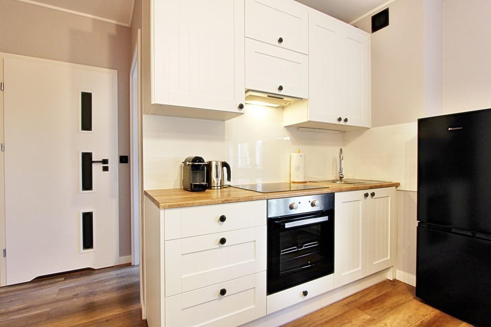 Coffee/tea facilities, Kitchen or kitchenette, stove, kitchen