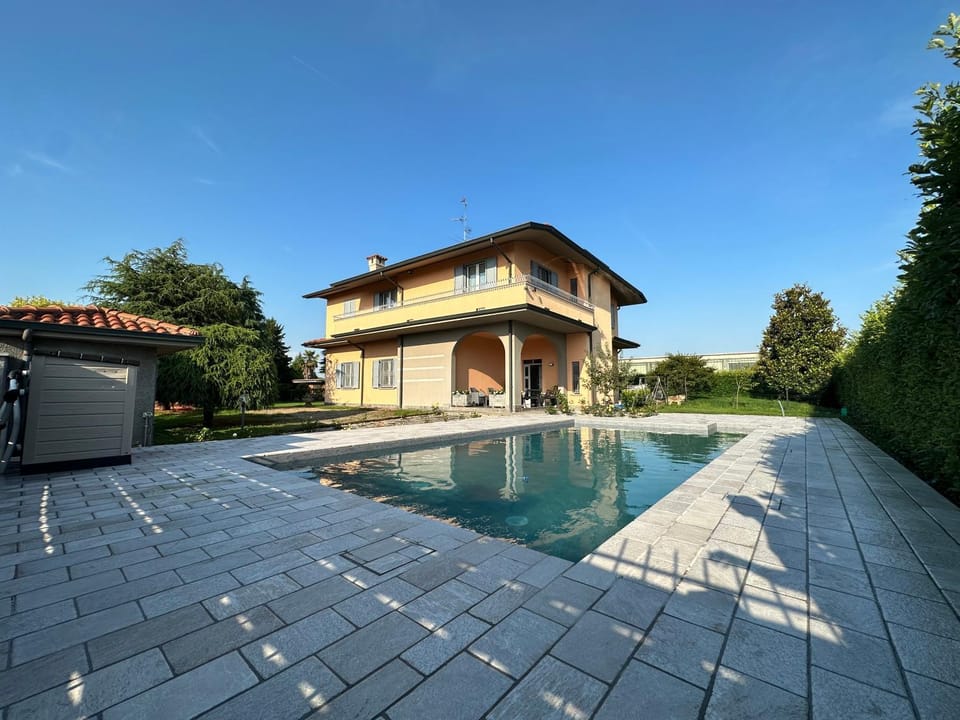 Villa 2 Apartment in Lombardy