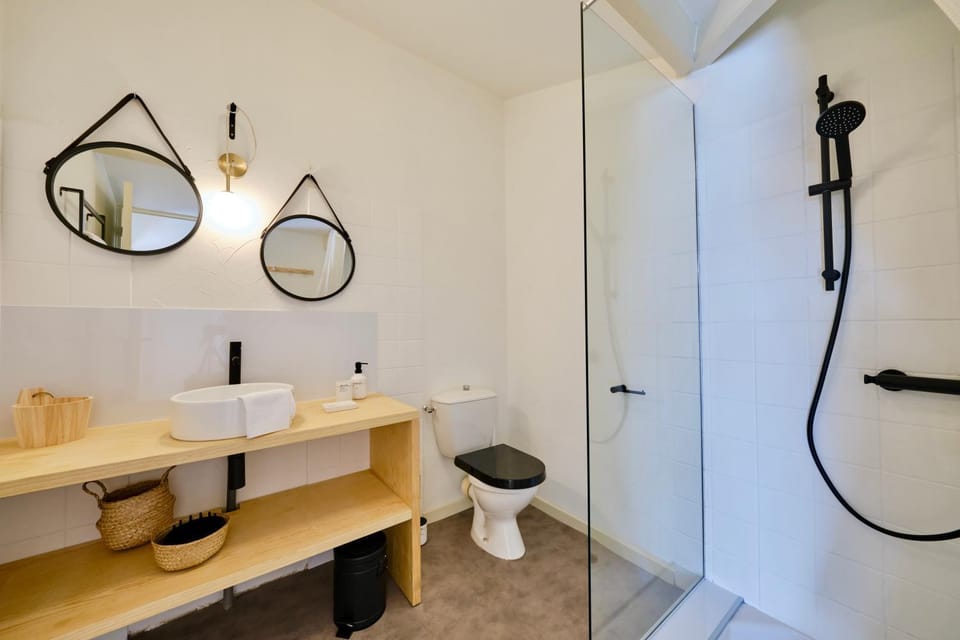 Shower, Toilet