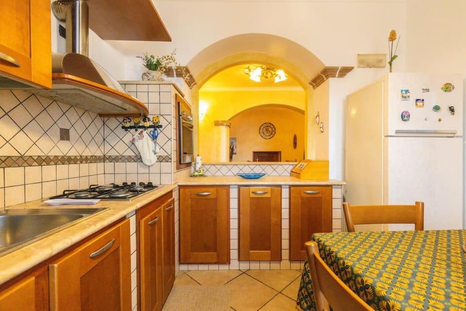 Kitchen or kitchenette, Dining area, minibar, pet friendly, stove