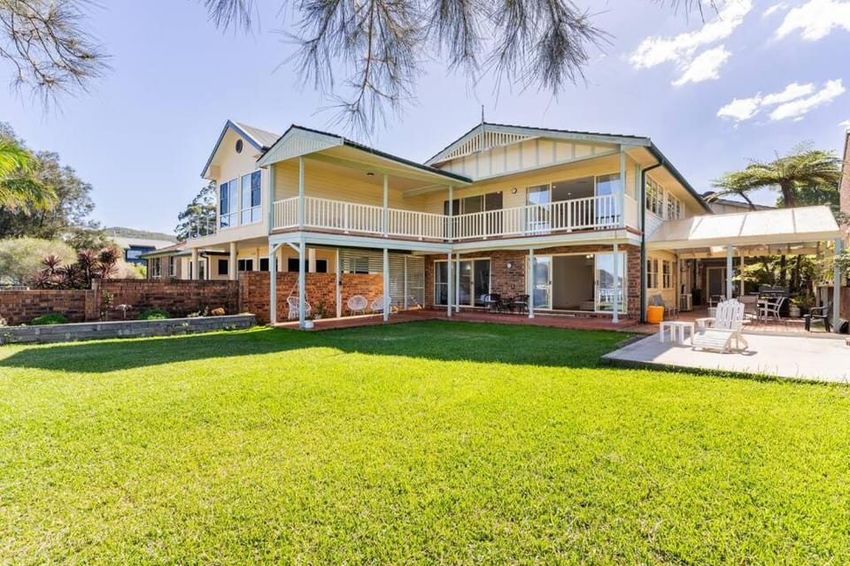 Property building, Garden, Garden view