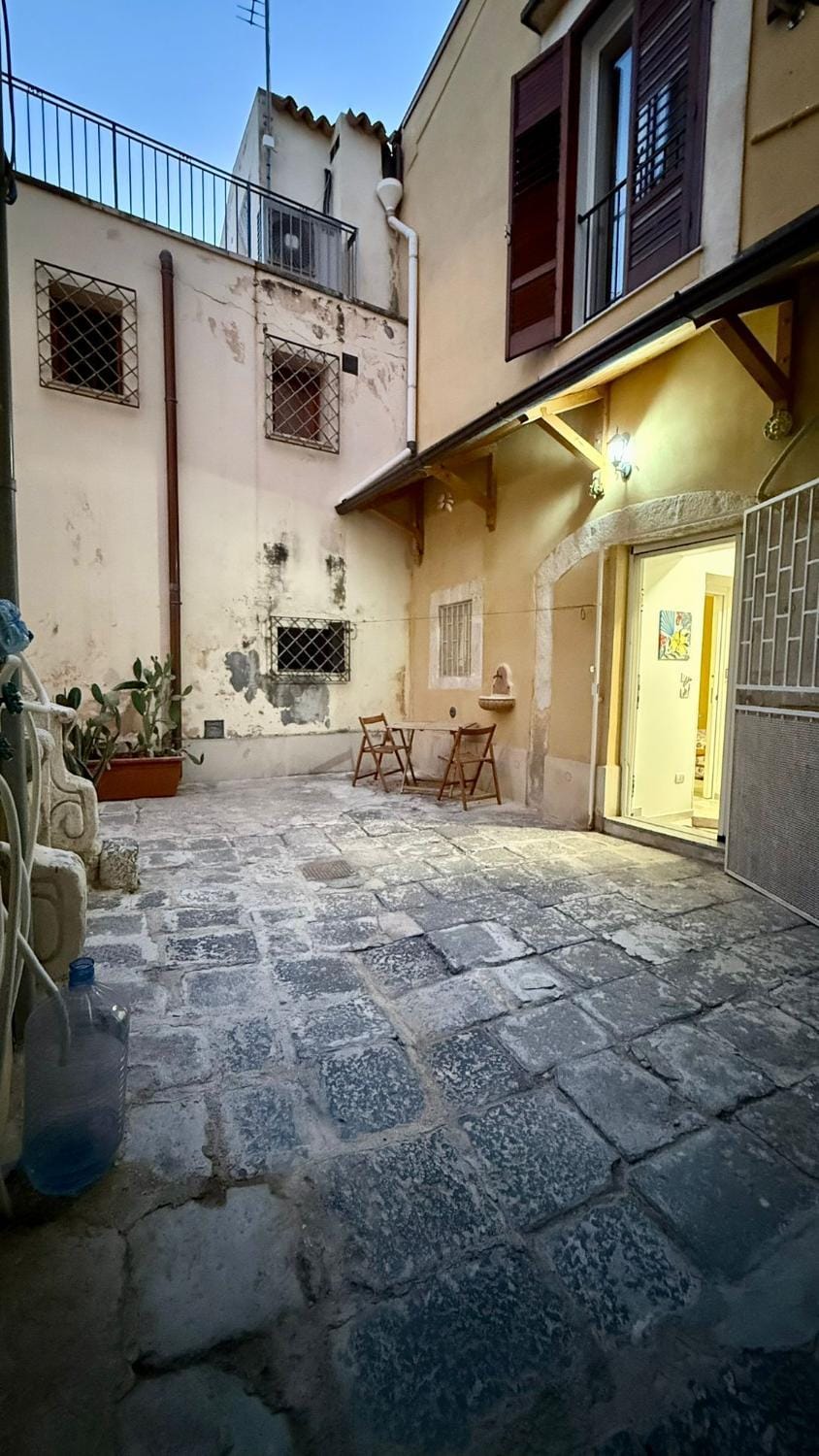Casa Pandora RosaApartmentsOrtigia House in Syracuse