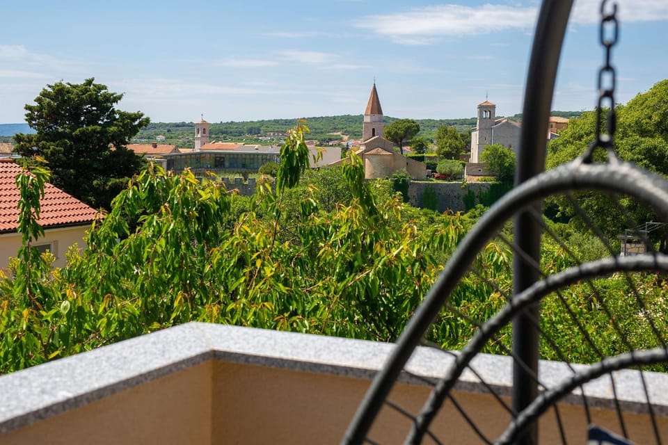 Nearby landmark, Natural landscape, Balcony/Terrace, Balcony/Terrace, Garden view, Landmark view