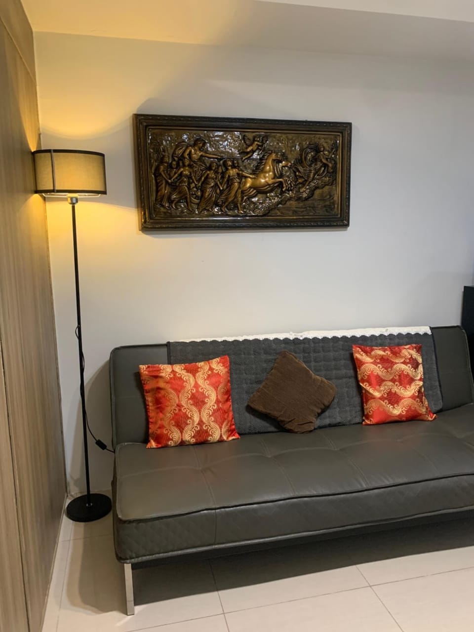 Elresa Elegant at Field Residences Condominium Hotel Apartment hotel in Las Pinas