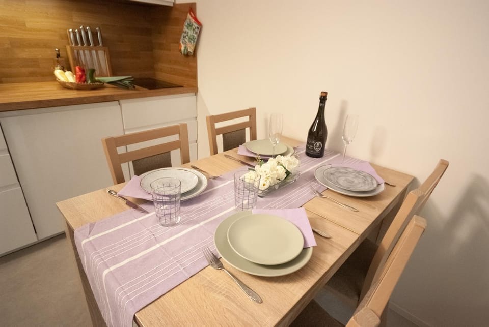 Food and drinks, Dining area