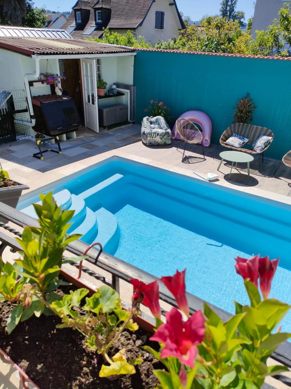 Swimming pool, Swimming pool