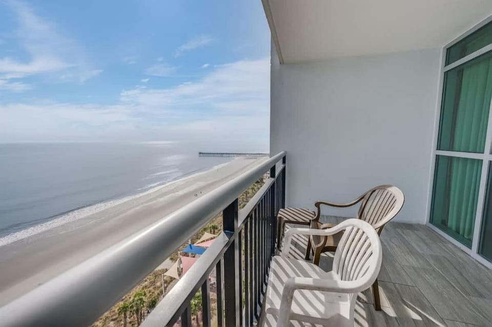 Direct View Centrally located Oceanfront Boardwalk House in Myrtle Beach