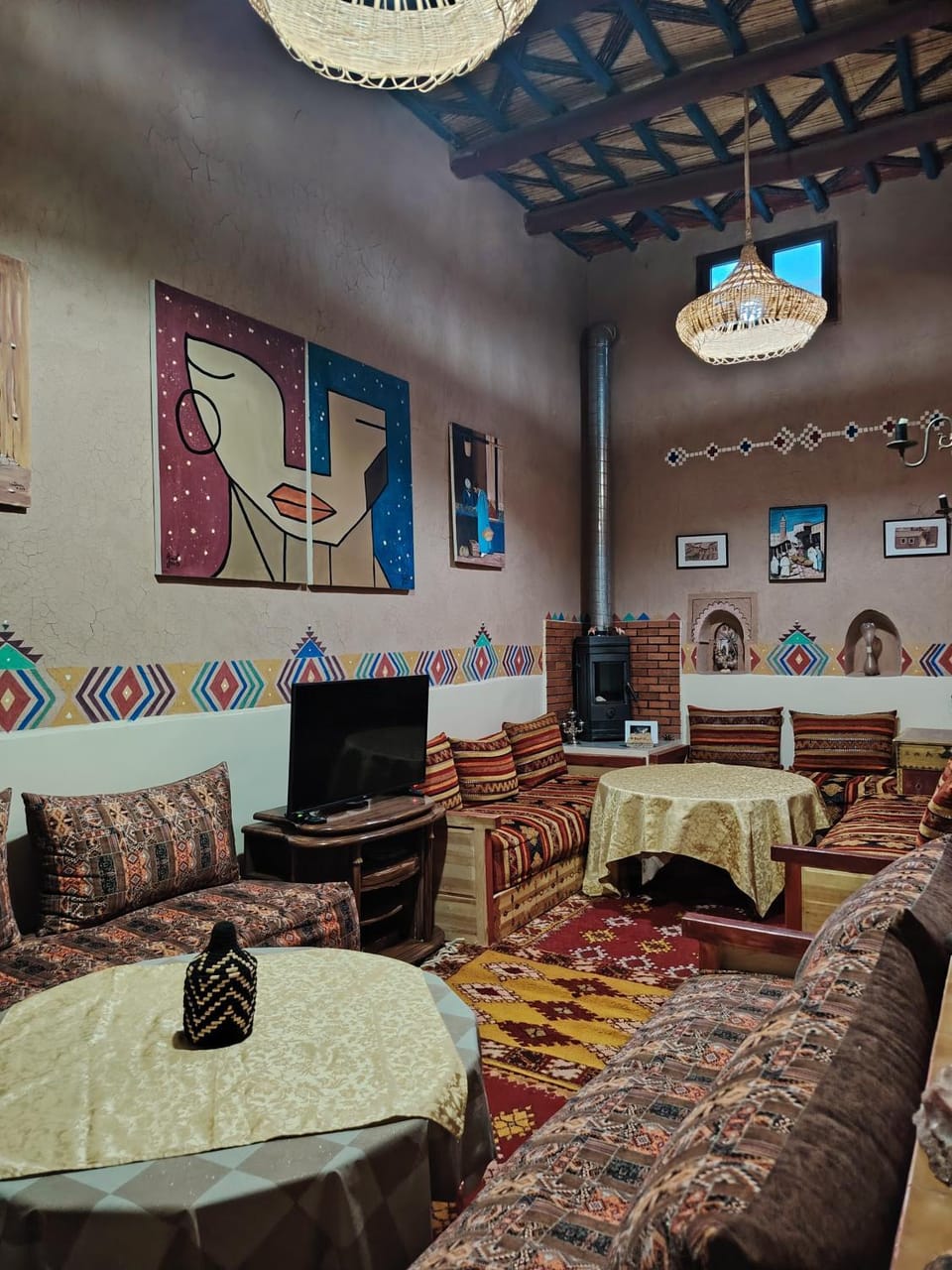 Communal lounge/ TV room, TV and multimedia, Living room, Seating area
