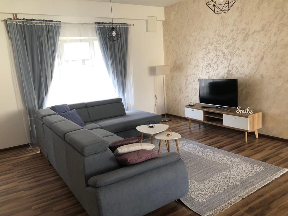 TV and multimedia, Living room, Seating area, Evening entertainment