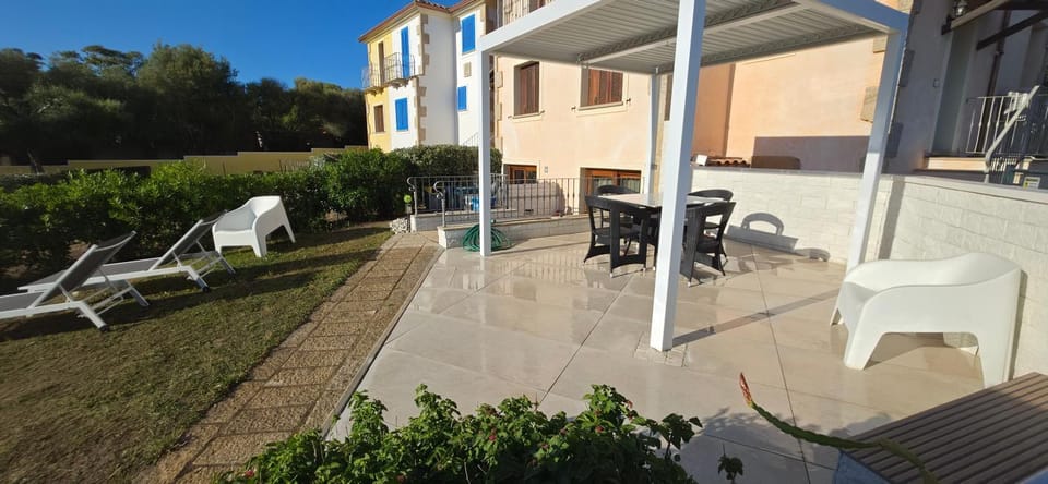 Property building, Garden, Balcony/Terrace, Garden view