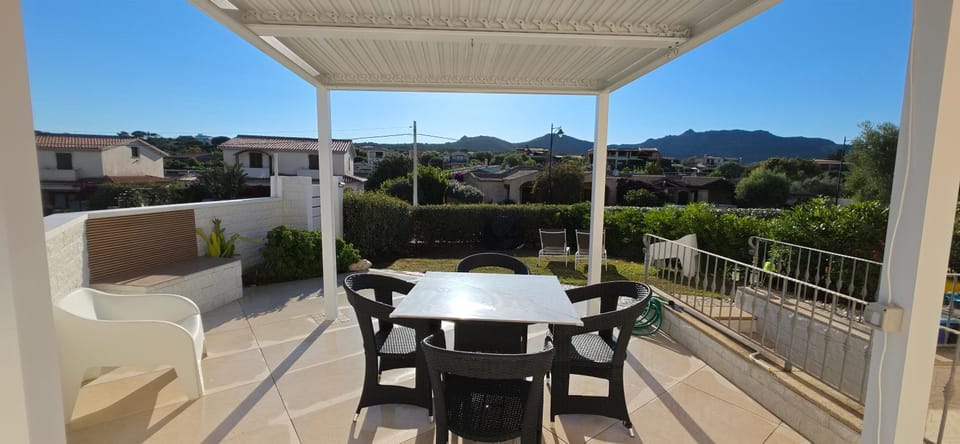 Property building, Day, Natural landscape, View (from property/room), Balcony/Terrace, Dining area