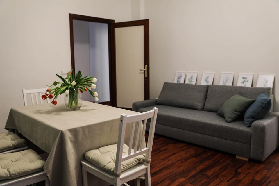 Communal lounge/ TV room, Kitchen or kitchenette, Living room, Seating area, Dining area