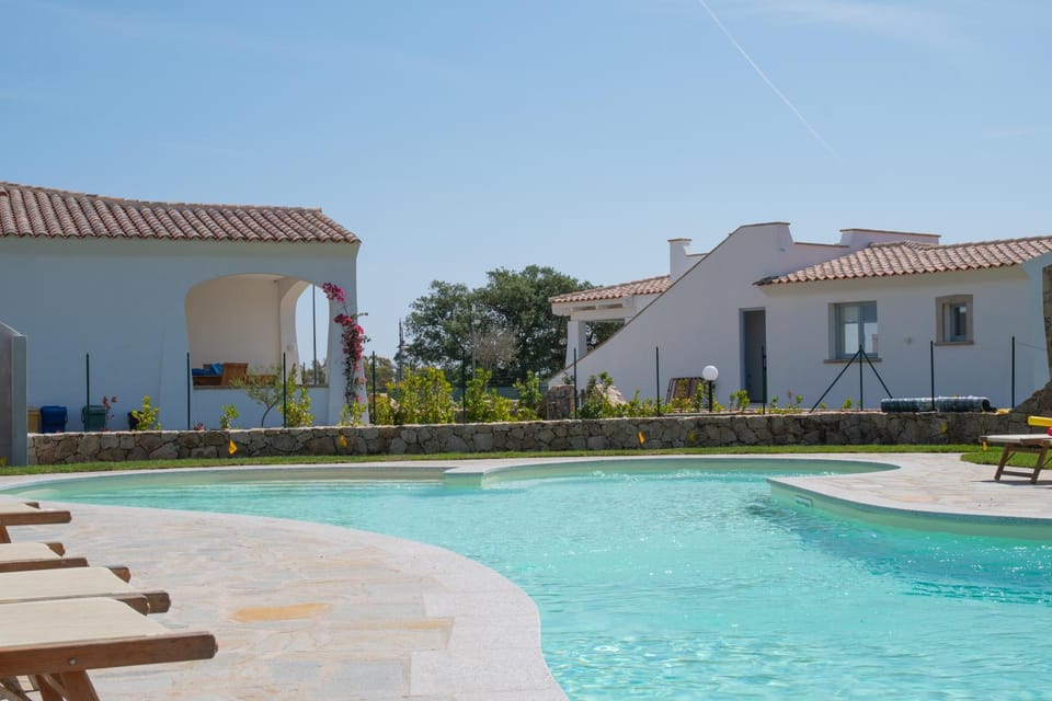 Property building, Garden, Garden view, Pool view, Swimming pool