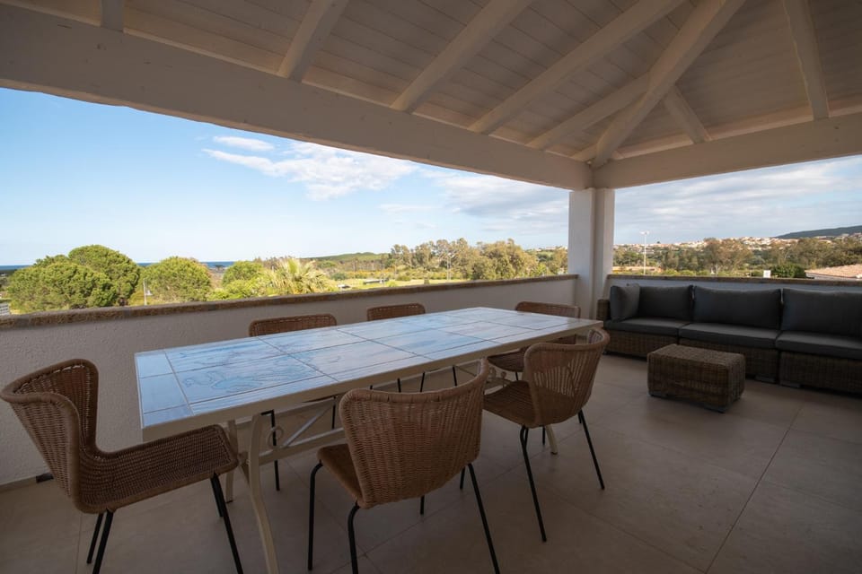 View (from property/room), Balcony/Terrace, Dining area, Sea view