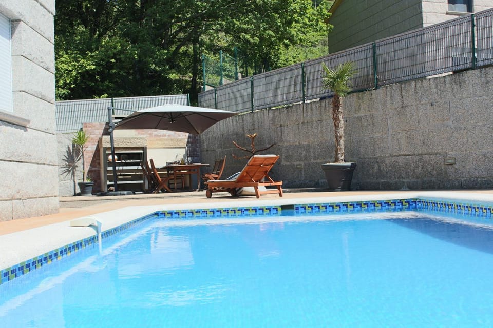 Swimming pool, sunbed