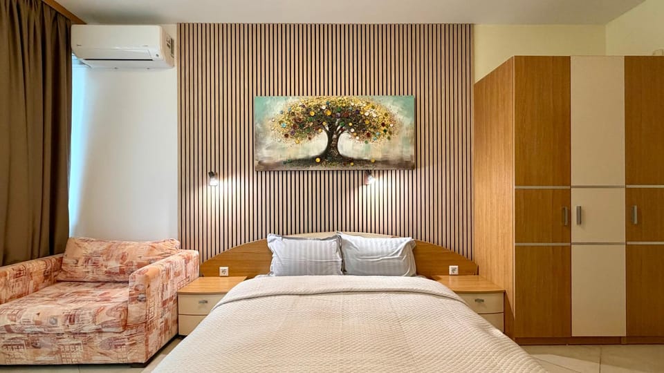 Bed, Photo of the whole room, Bedroom, wardrobe, air conditioner
