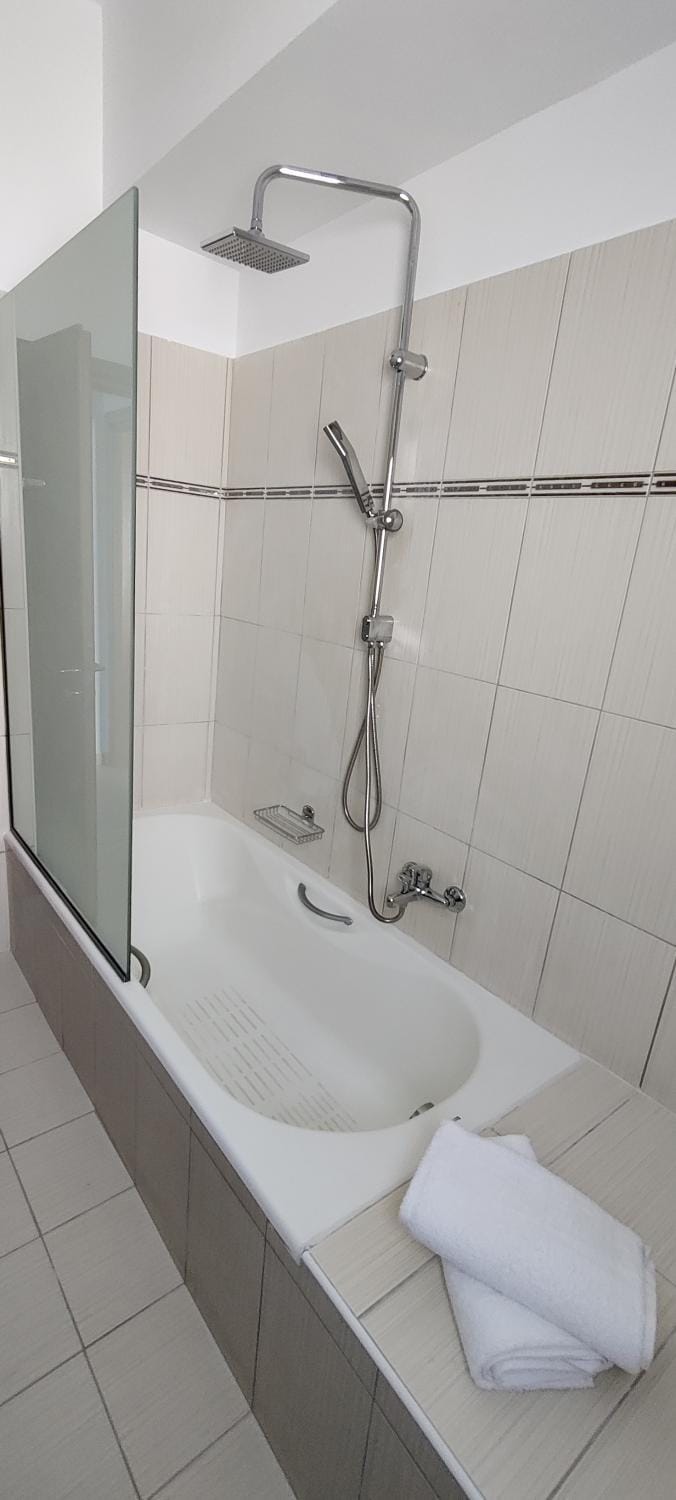 Shower, Bath