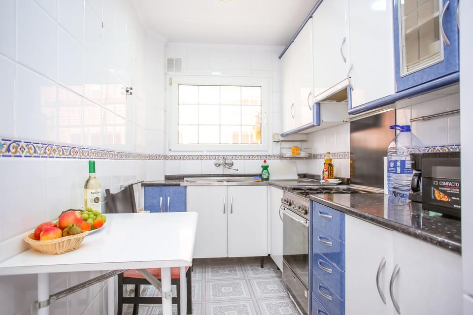 Kitchen or kitchenette, Dining area, minibar, pet friendly, stove