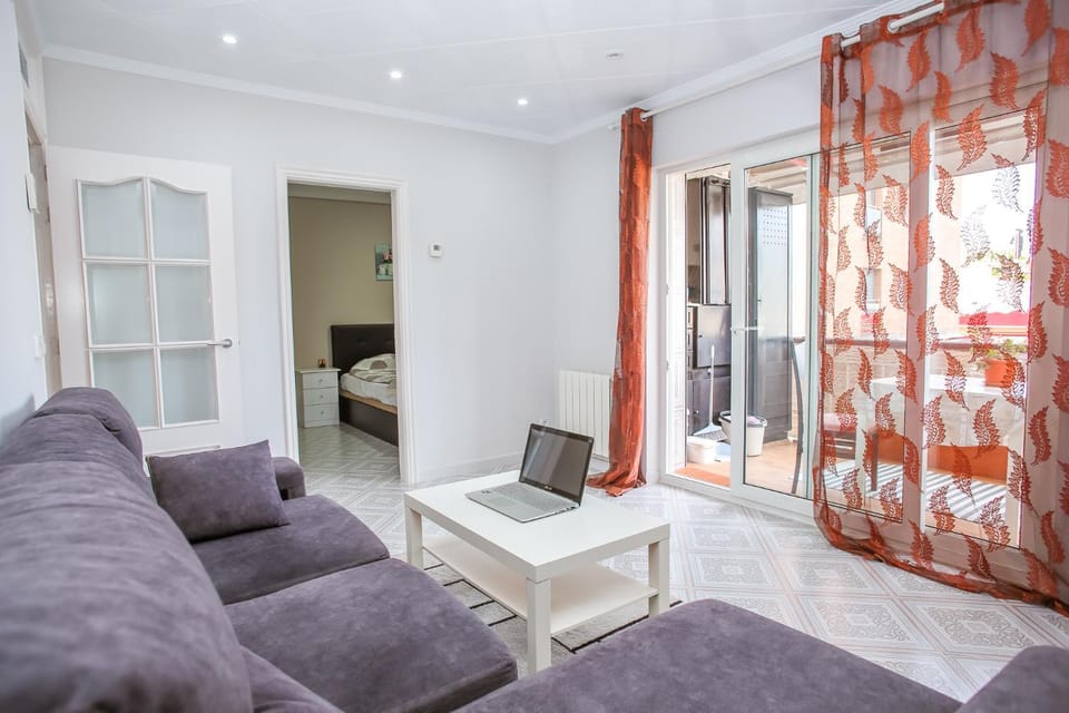 Property building, TV and multimedia, Living room, Seating area