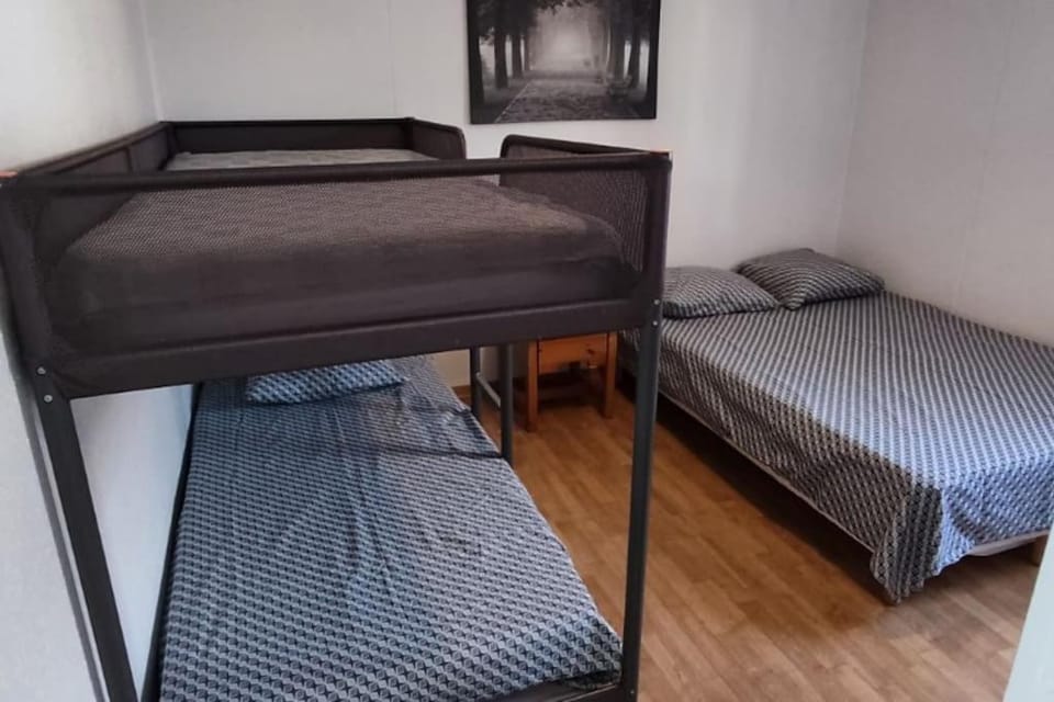 Bedroom, bunk bed