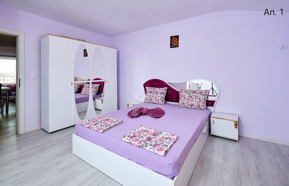 Bed, Photo of the whole room, Bedroom, wardrobe