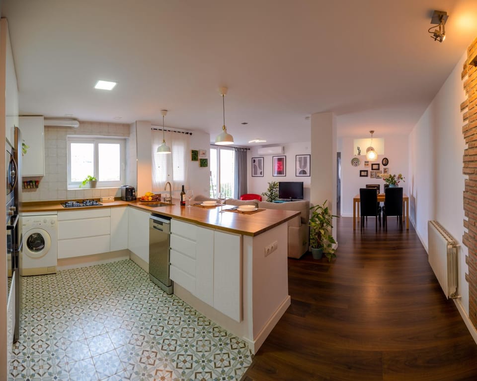 Kitchen or kitchenette, dishwasher, pet friendly, stove, washing machine