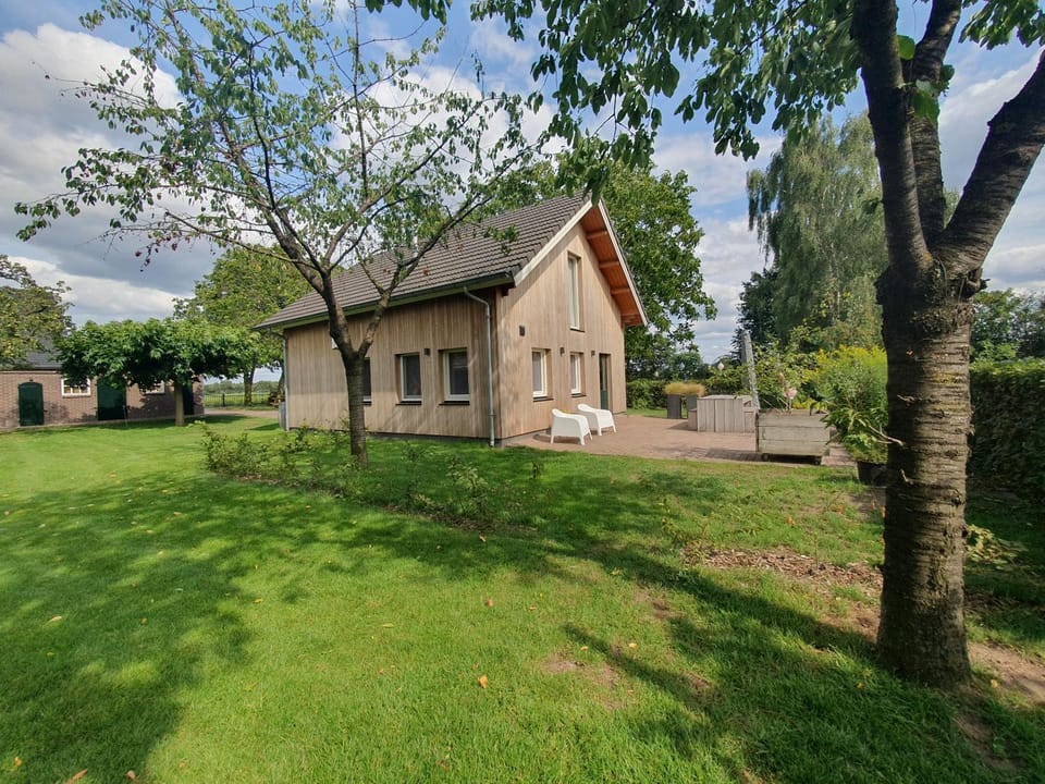 Property building, Garden, Balcony/Terrace