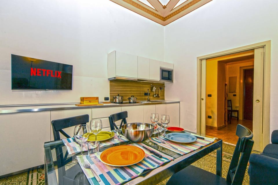 Kitchen or kitchenette, Seating area, Dining area, minibar, stove