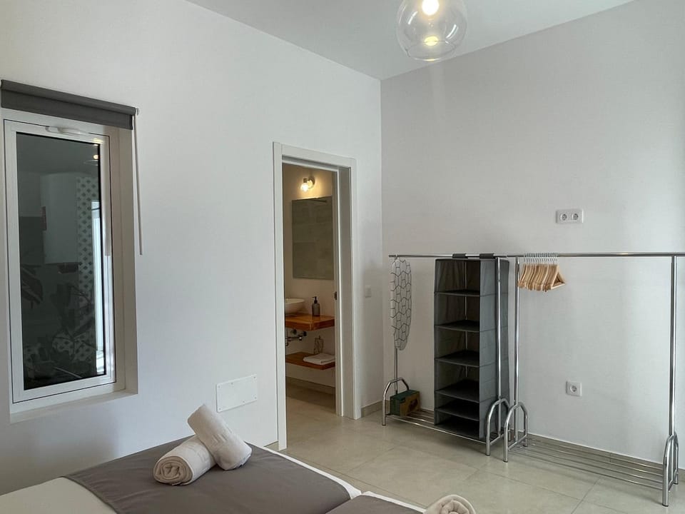 Bed, Photo of the whole room, Bedroom, Inner courtyard view, wardrobe