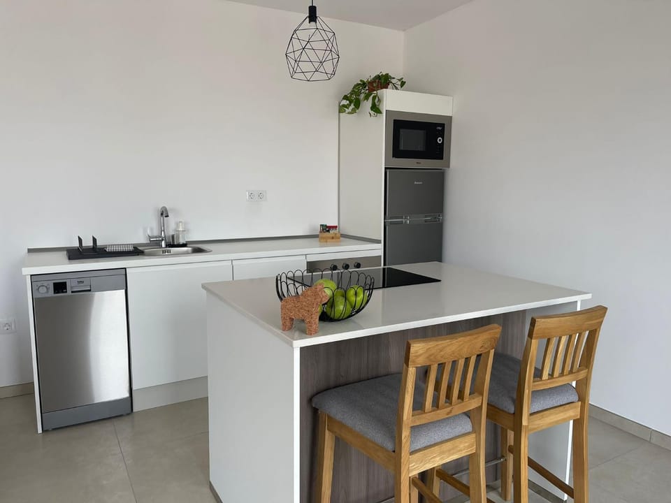 Dining area, dishwasher, minibar, pet friendly, stove, kitchen