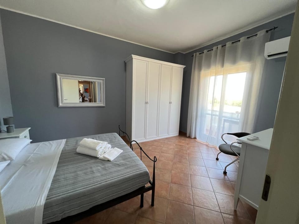 Bedroom, air conditioner