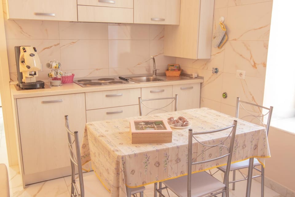 Kitchen or kitchenette, kitchen, kitchen