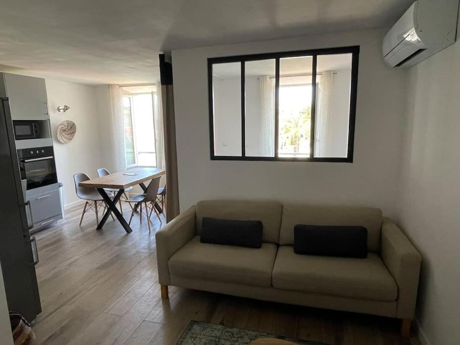 Très bel appartement, port Sanary, Apartment in Sanary-sur-Mer