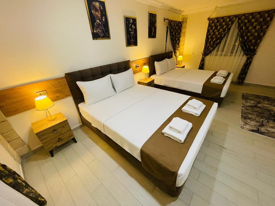 Bed, Living room, Photo of the whole room, Seating area, Bedroom