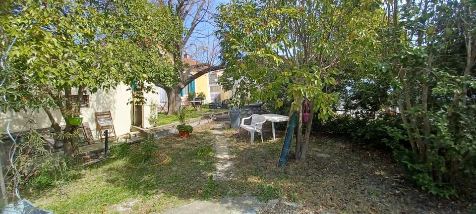 maison 4 à 6 personnes proche village House in Provence-Alpes-Côte d'Azur