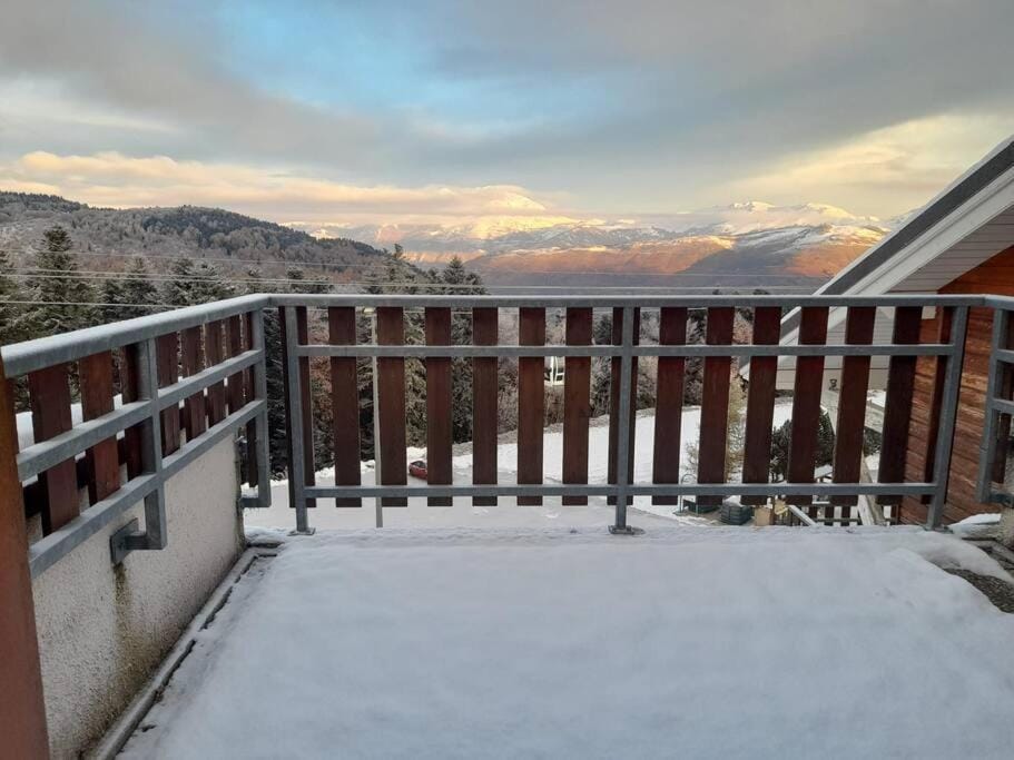 Balcony/Terrace, Mountain view