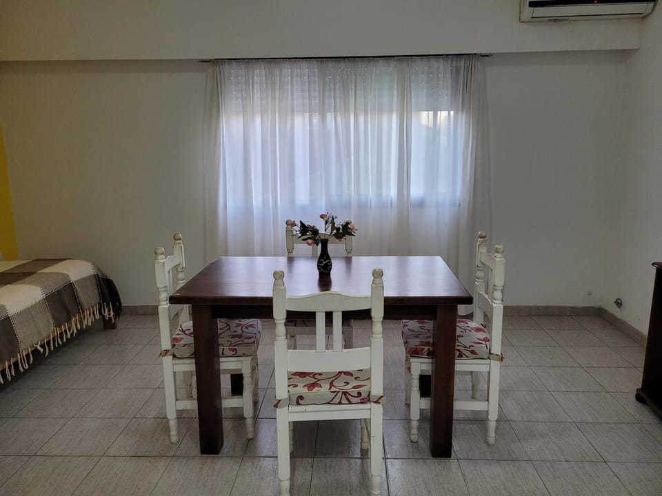 Bed, Dining area, air conditioner