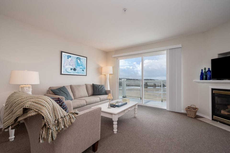 Waters Edge 410 House in Lincoln City