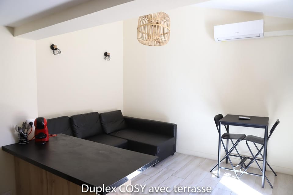 Living room, Seating area, Dining area, air conditioner
