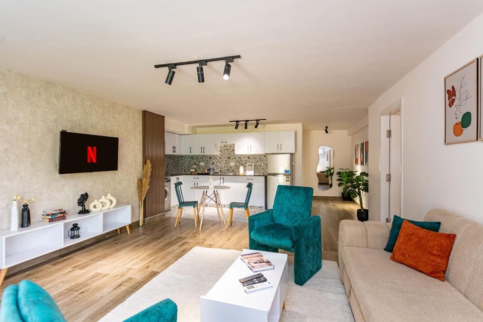 TV and multimedia, Kitchen or kitchenette, Living room, Seating area