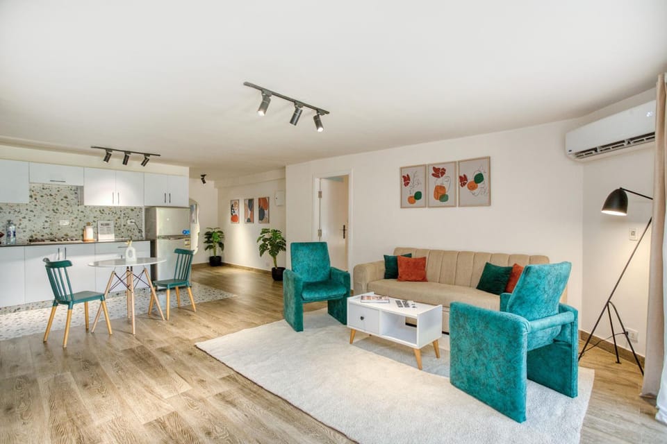Living room, Seating area, Dining area, air conditioner