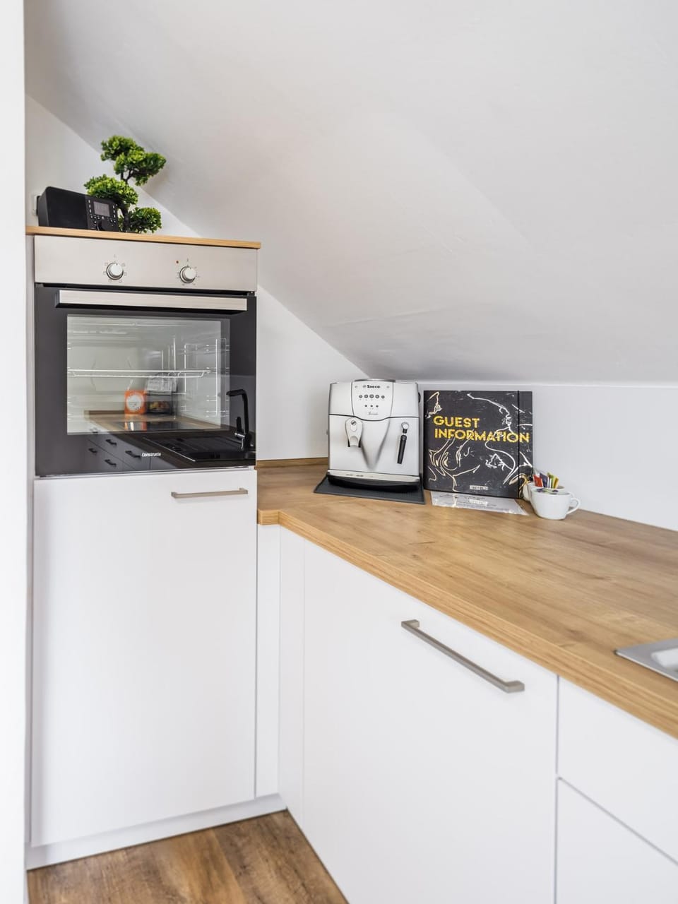 Kitchen or kitchenette, pet friendly, toaster