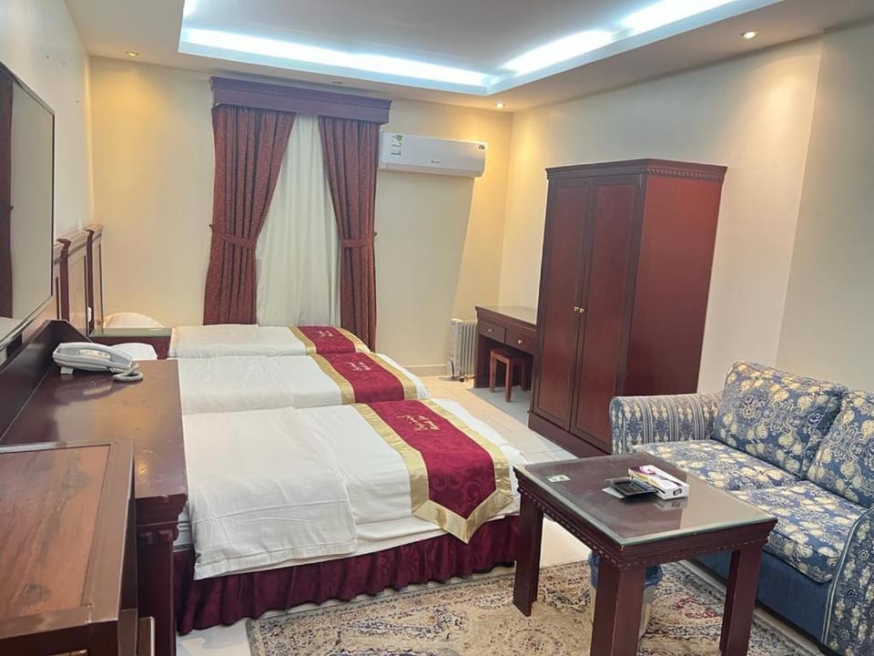 Bed, TV and multimedia, Photo of the whole room, Seating area, Bedroom, hair dresser, wardrobe, air conditioner