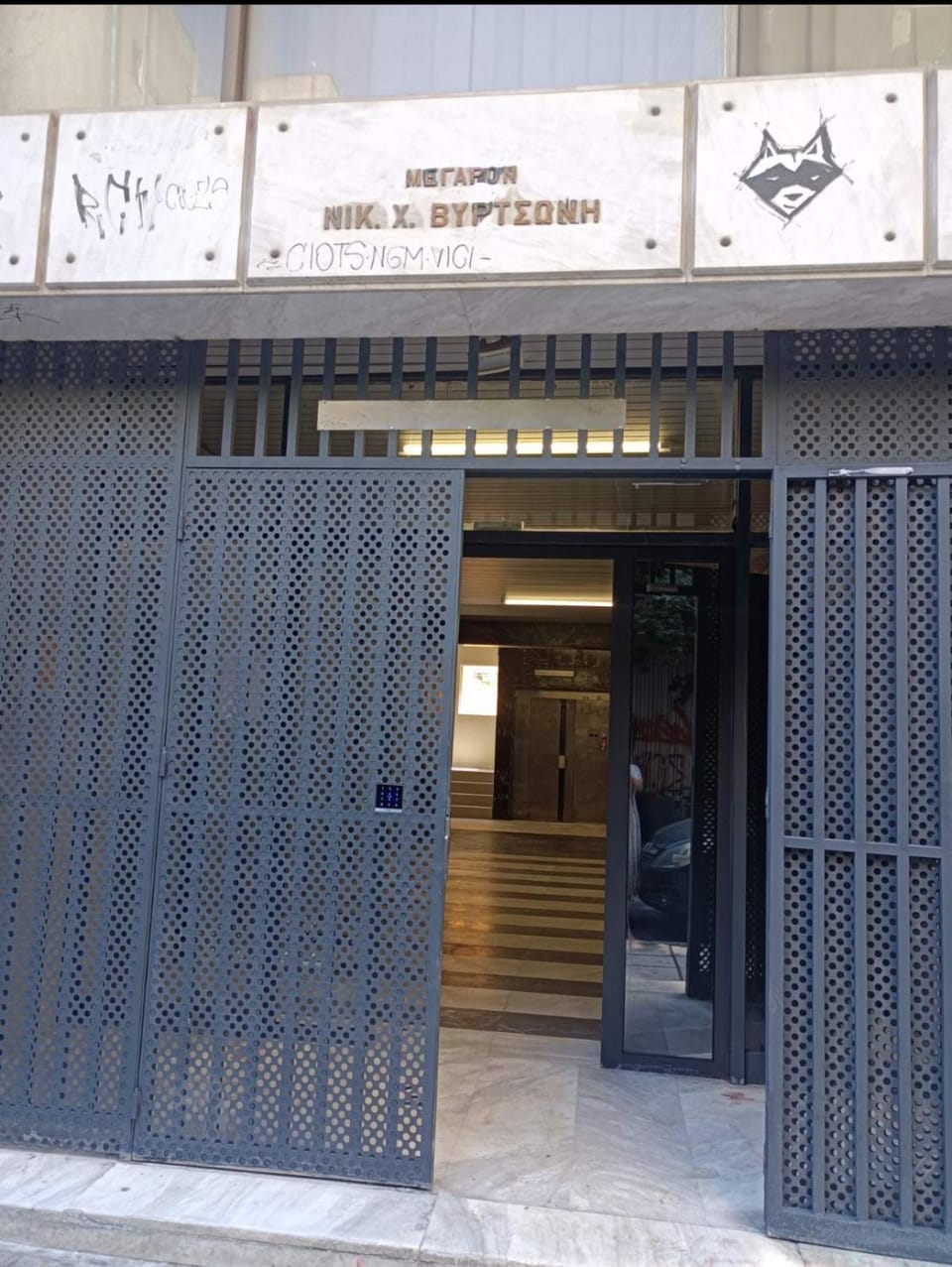 Facade/entrance