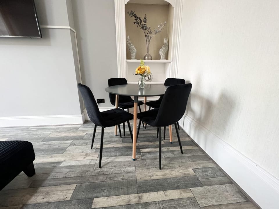 Premium 2BR Flat in the City Centre Apartment in Glasgow