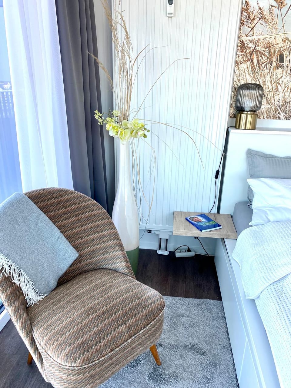 Bed, Living room, Seating area, Bedroom