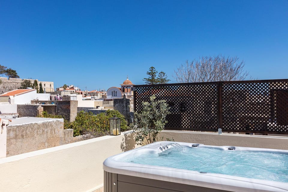 Day, Natural landscape, Hot Tub, City view