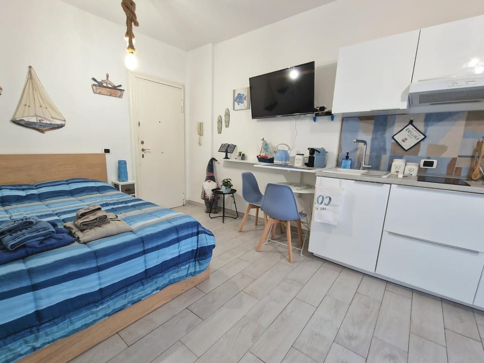 Bed, Kitchen or kitchenette, Photo of the whole room, Bedroom